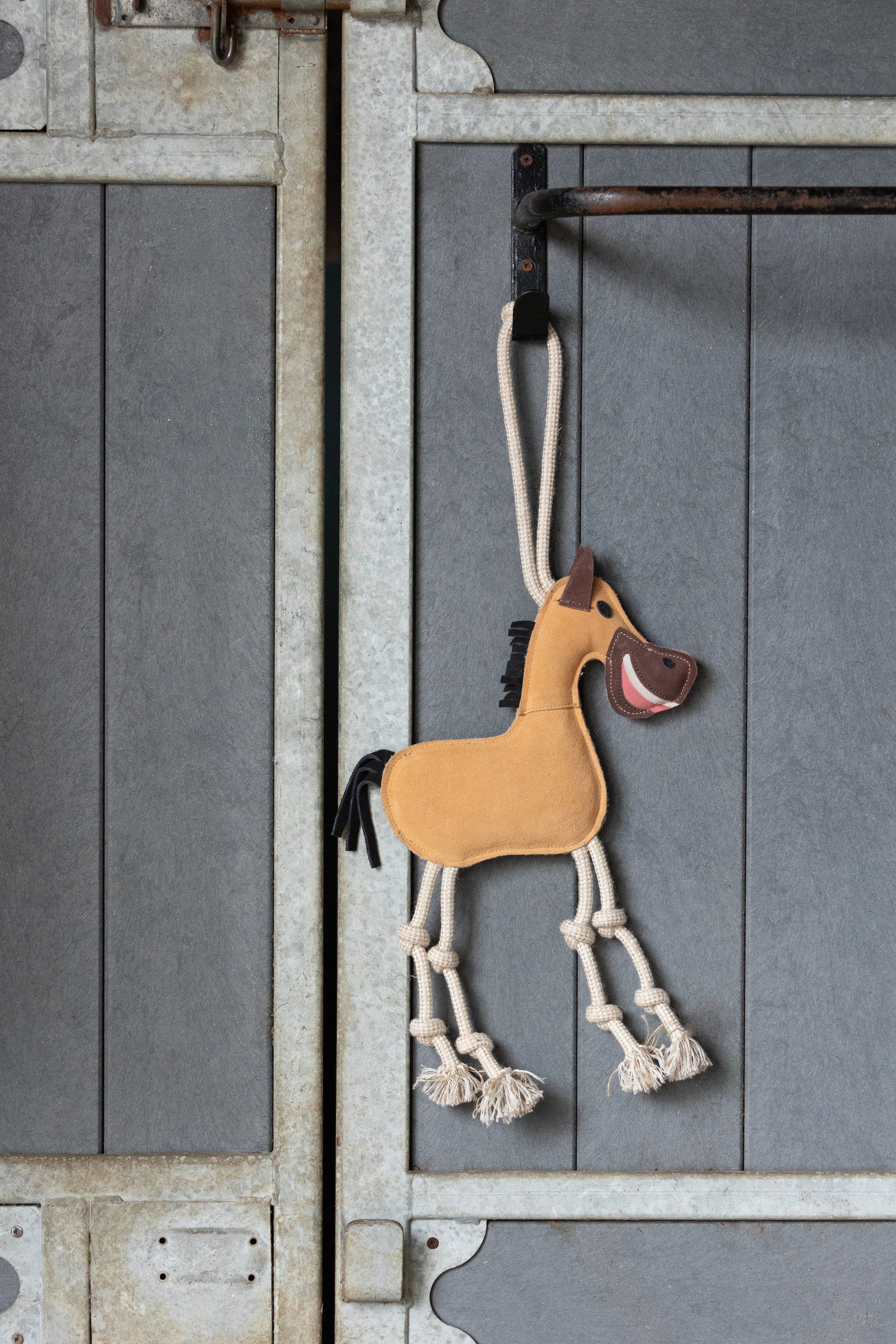 Hy Equestrian Stable Toy image 2